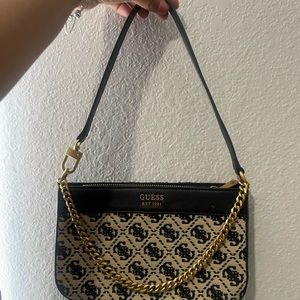 Guess bag really cute only worn a few times good conditon